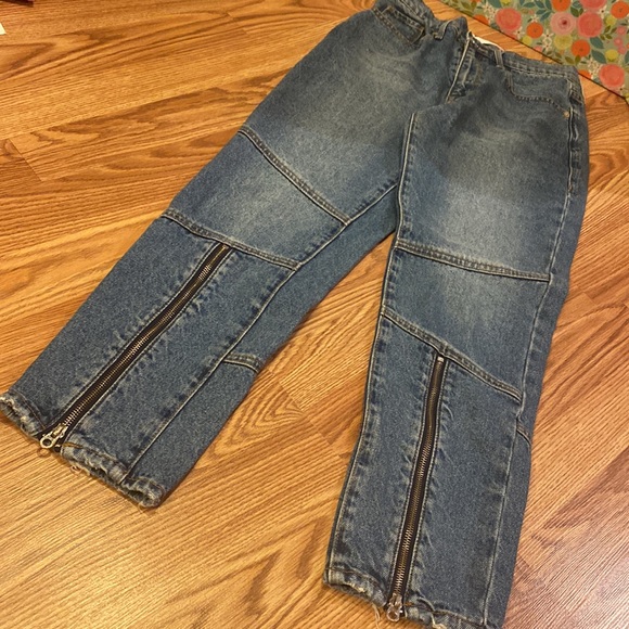 Juicy Couture Desert Wash Moto Girlfriend Jeans with Front Zippers - Picture 2 of 7